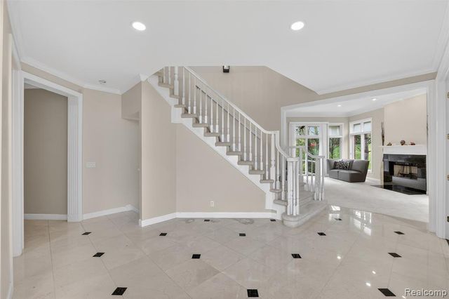 6620 Minnow Pond Drive, West Bloomfield, MI 48322