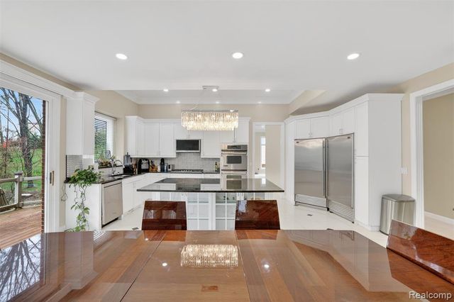 6620 Minnow Pond Drive, West Bloomfield, MI 48322