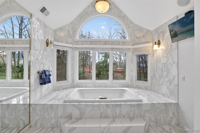 6620 Minnow Pond Drive, West Bloomfield, MI 48322