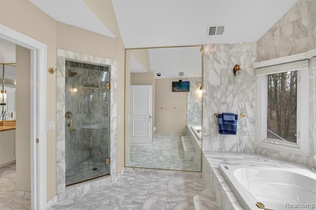 6620 Minnow Pond Drive, West Bloomfield, MI 48322