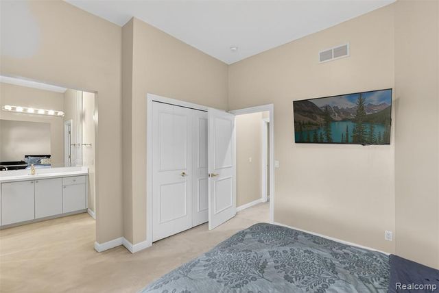 6620 Minnow Pond Drive, West Bloomfield, MI 48322