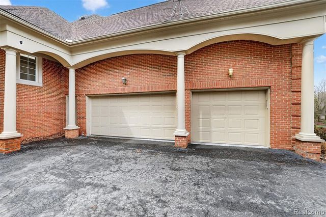 6620 Minnow Pond Drive, West Bloomfield, MI 48322