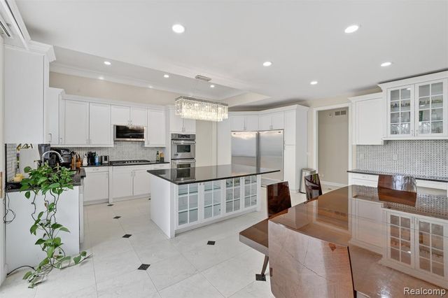 6620 Minnow Pond Drive, West Bloomfield, MI 48322
