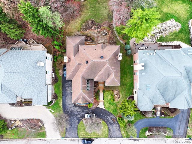 6620 Minnow Pond Drive, West Bloomfield, MI 48322