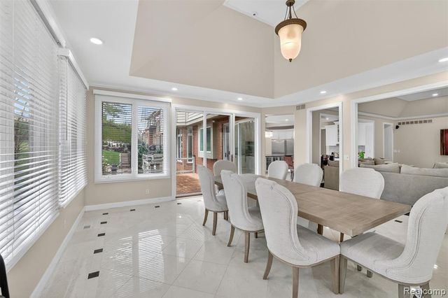 6620 Minnow Pond Drive, West Bloomfield, MI 48322