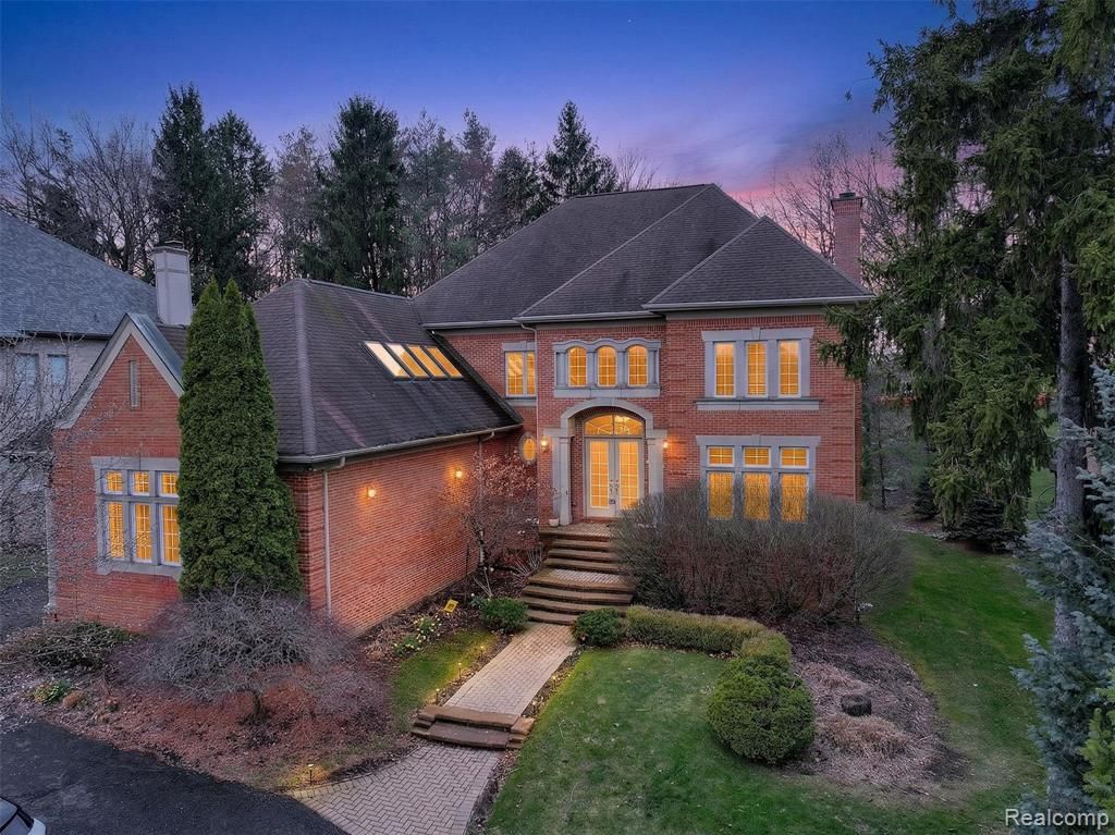 6620 Minnow Pond Drive, West Bloomfield, MI 48322