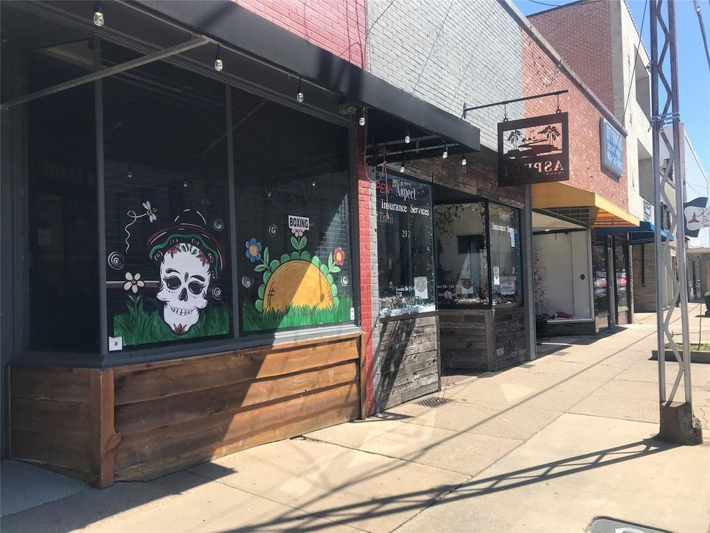219 N Travis Street, Sherman, TX 75090