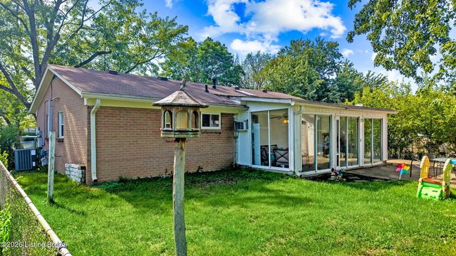 7903 Grenelle Dr, Louisville, KY 40228