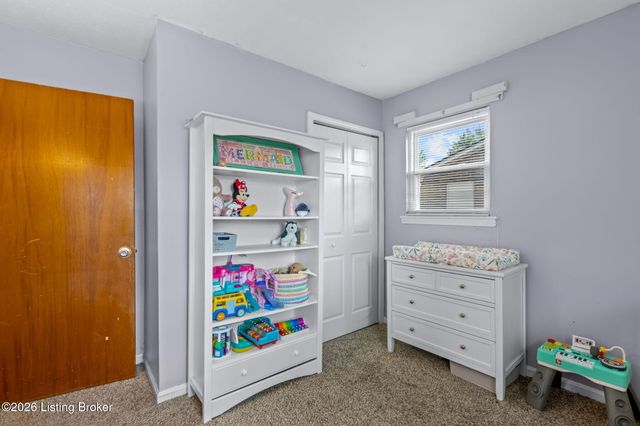 7903 Grenelle Dr, Louisville, KY 40228