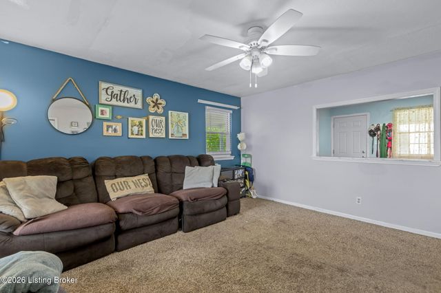 7903 Grenelle Dr, Louisville, KY 40228