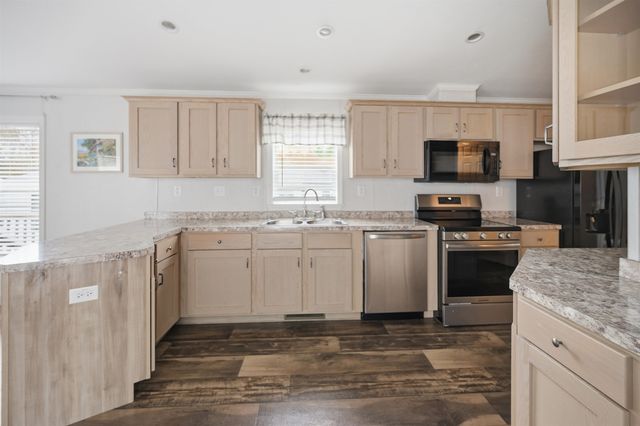 4 Roby Lane, Lee, NH 03861