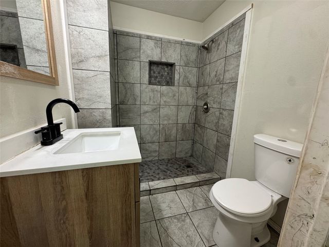 1605 Jackson Street, Commerce, TX 75428