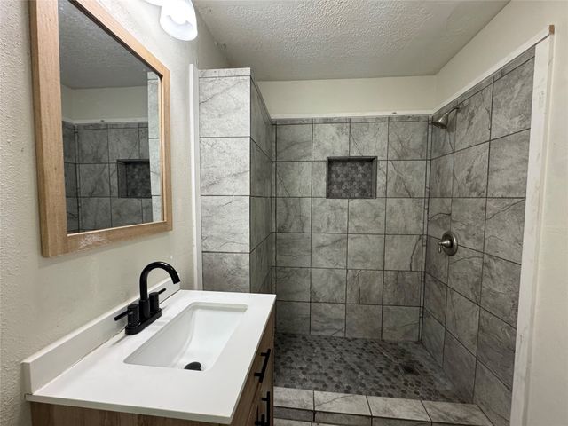 1605 Jackson Street, Commerce, TX 75428