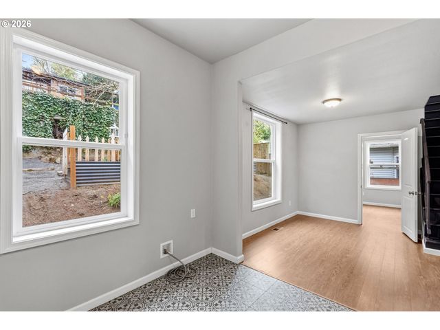 10505 Nw 2ND St, Portland, OR 97231