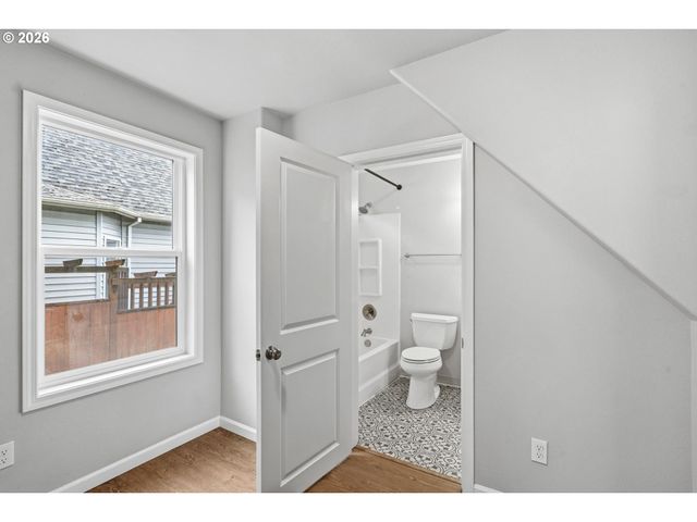 10505 Nw 2ND St, Portland, OR 97231