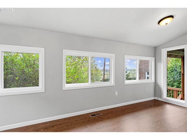 10505 Nw 2ND St, Portland, OR 97231