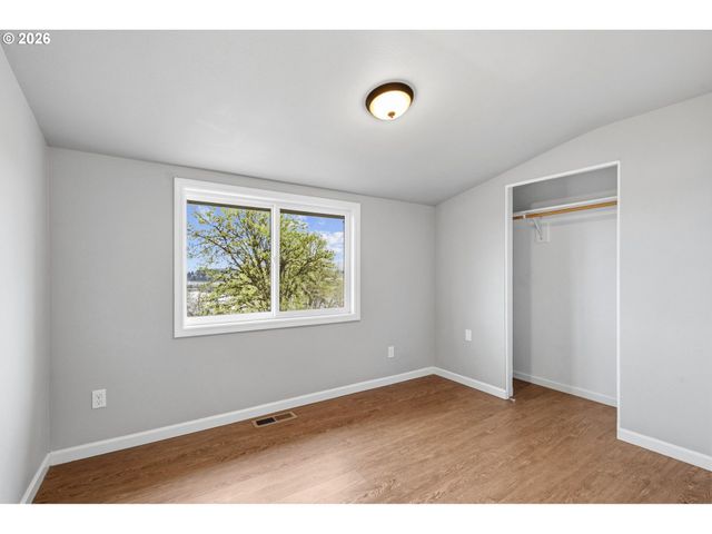 10505 Nw 2ND St, Portland, OR 97231