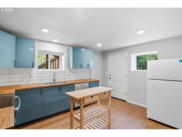 10505 Nw 2ND St, Portland, OR 97231