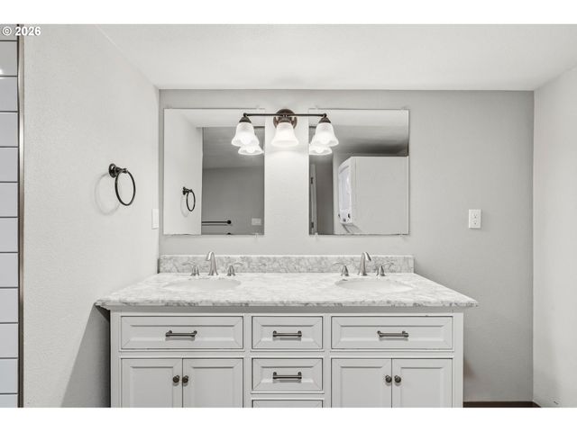 10505 Nw 2ND St, Portland, OR 97231