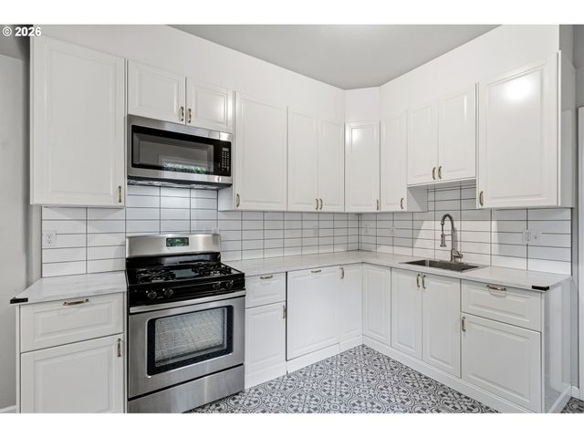 10505 Nw 2ND St, Portland, OR 97231