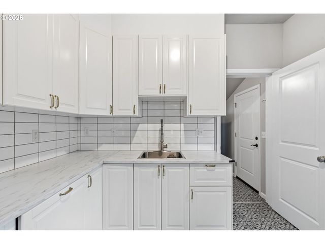 10505 Nw 2ND St, Portland, OR 97231