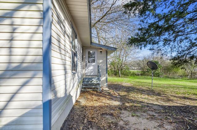 472 E Main Street, Zavalla, TX 75980