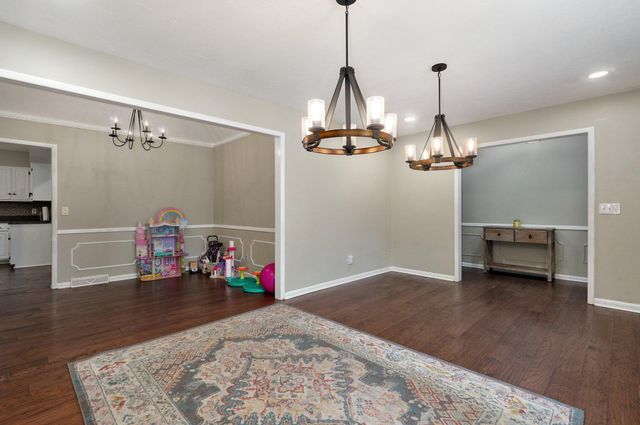 2117 E Montclair Street, Springfield, MO 65804