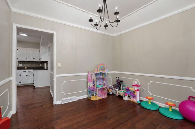 2117 E Montclair Street, Springfield, MO 65804