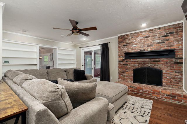 2117 E Montclair Street, Springfield, MO 65804