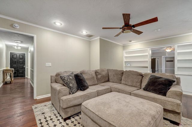 2117 E Montclair Street, Springfield, MO 65804
