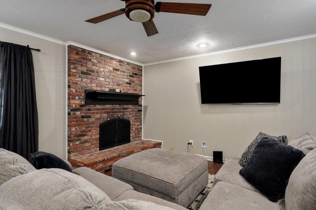 2117 E Montclair Street, Springfield, MO 65804