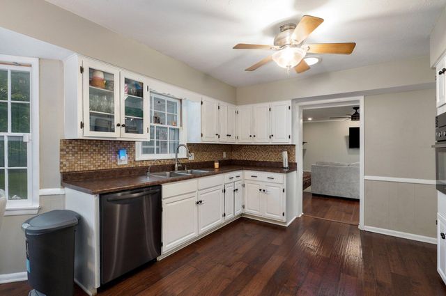 2117 E Montclair Street, Springfield, MO 65804