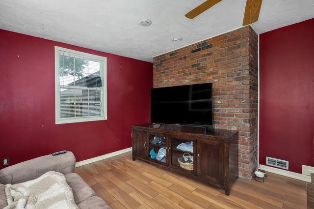 2117 E Montclair Street, Springfield, MO 65804