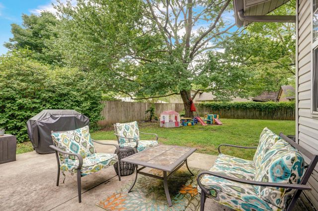 2117 E Montclair Street, Springfield, MO 65804