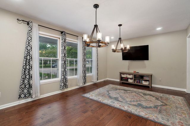 2117 E Montclair Street, Springfield, MO 65804