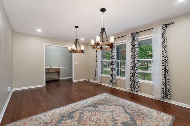 2117 E Montclair Street, Springfield, MO 65804