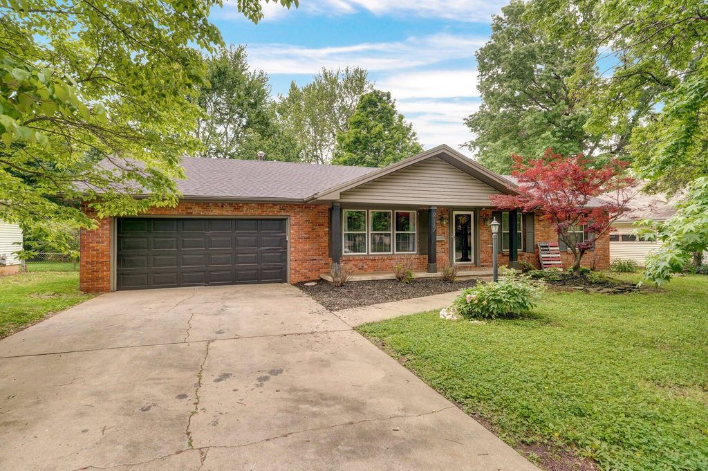 2117 E Montclair Street, Springfield, MO 65804