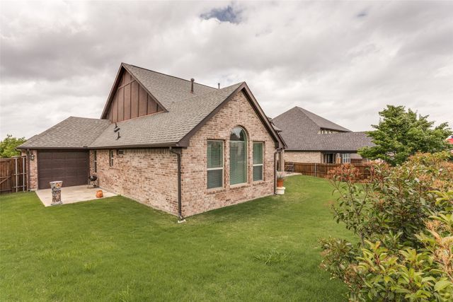 1221 Yosemite Way, Burleson, TX 76028