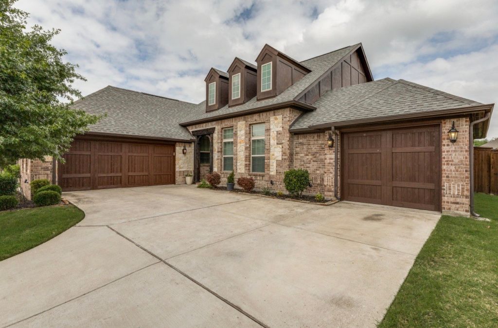1221 Yosemite Way, Burleson, TX 76028