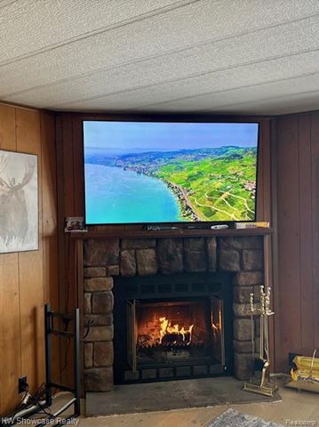 9435 Hunter Rills Road, Fenton, MI 48430