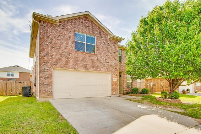 937 Canary Drive, Saginaw, TX 76131