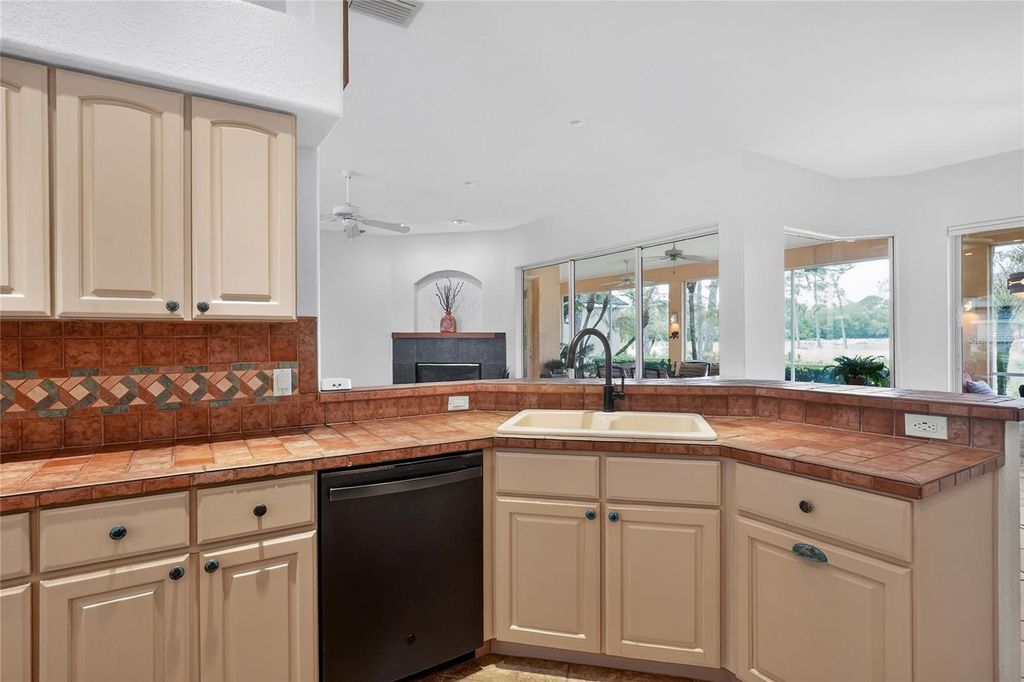 Image 18 of property listing at 2968 PLANTATION ROAD, Winter Haven, FL 33884