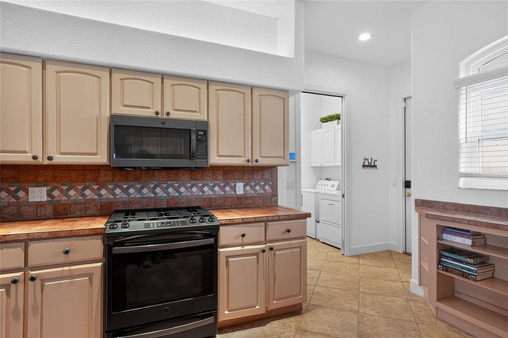 Image 20 of property listing at 2968 PLANTATION ROAD, Winter Haven, FL 33884