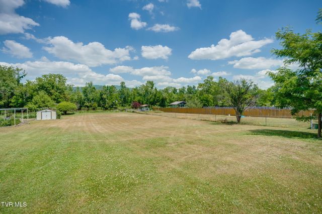1397 Broad Street, Elizabethton, TN 37643