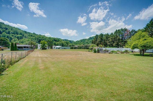 1397 Broad Street, Elizabethton, TN 37643