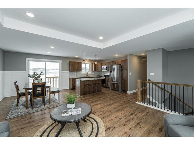 2105 Elk Run Drive SE, Pine Island, MN 55963