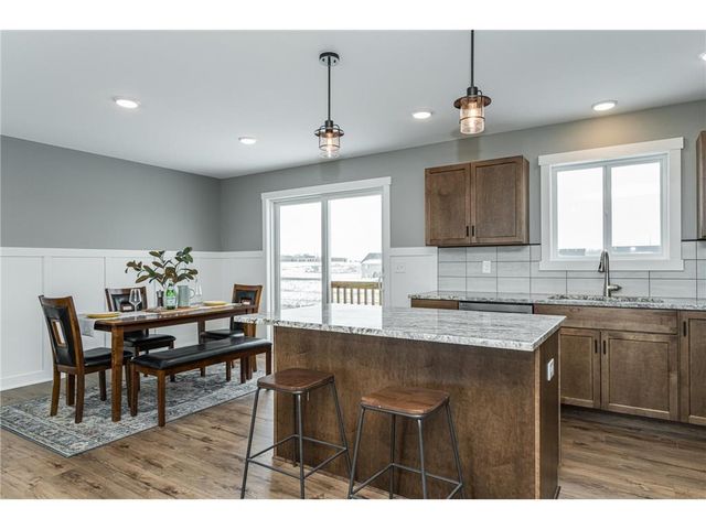 2105 Elk Run Drive SE, Pine Island, MN 55963