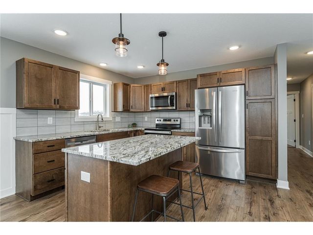 2105 Elk Run Drive SE, Pine Island, MN 55963