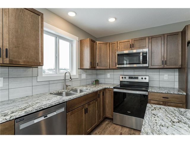 2105 Elk Run Drive SE, Pine Island, MN 55963