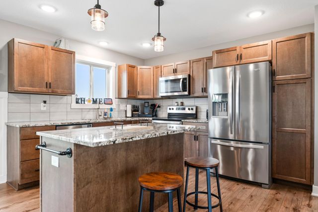 2105 Elk Run Drive SE, Pine Island, MN 55963